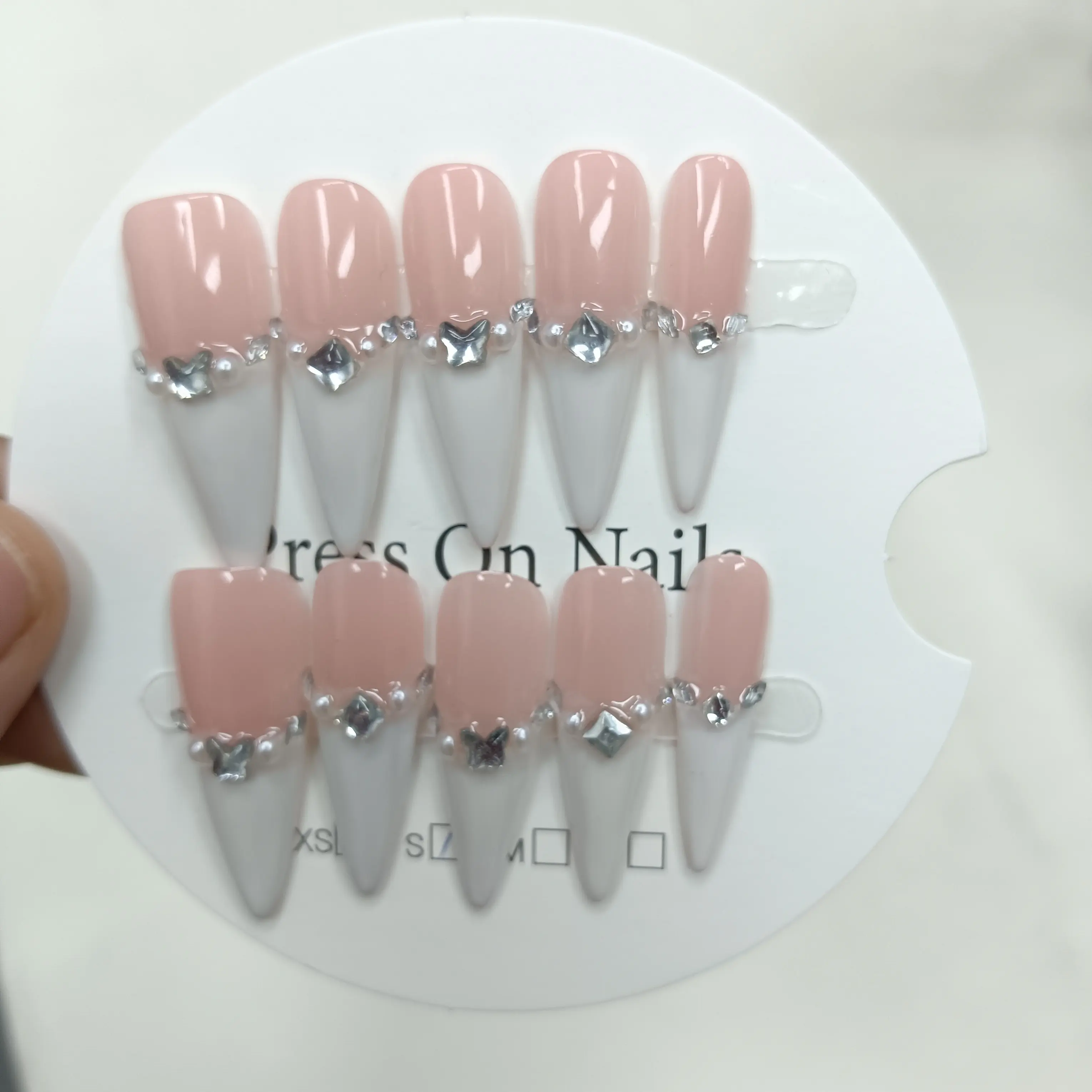Hailey(10127)gc.20pairs for 20.99$ handmade press on nails（mystery box） Grab your favorite press on nails Try various fashionable styles, explore new selves and shine brightly in your daily life~