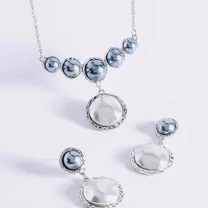 Silver-gray set of necklace and earrings