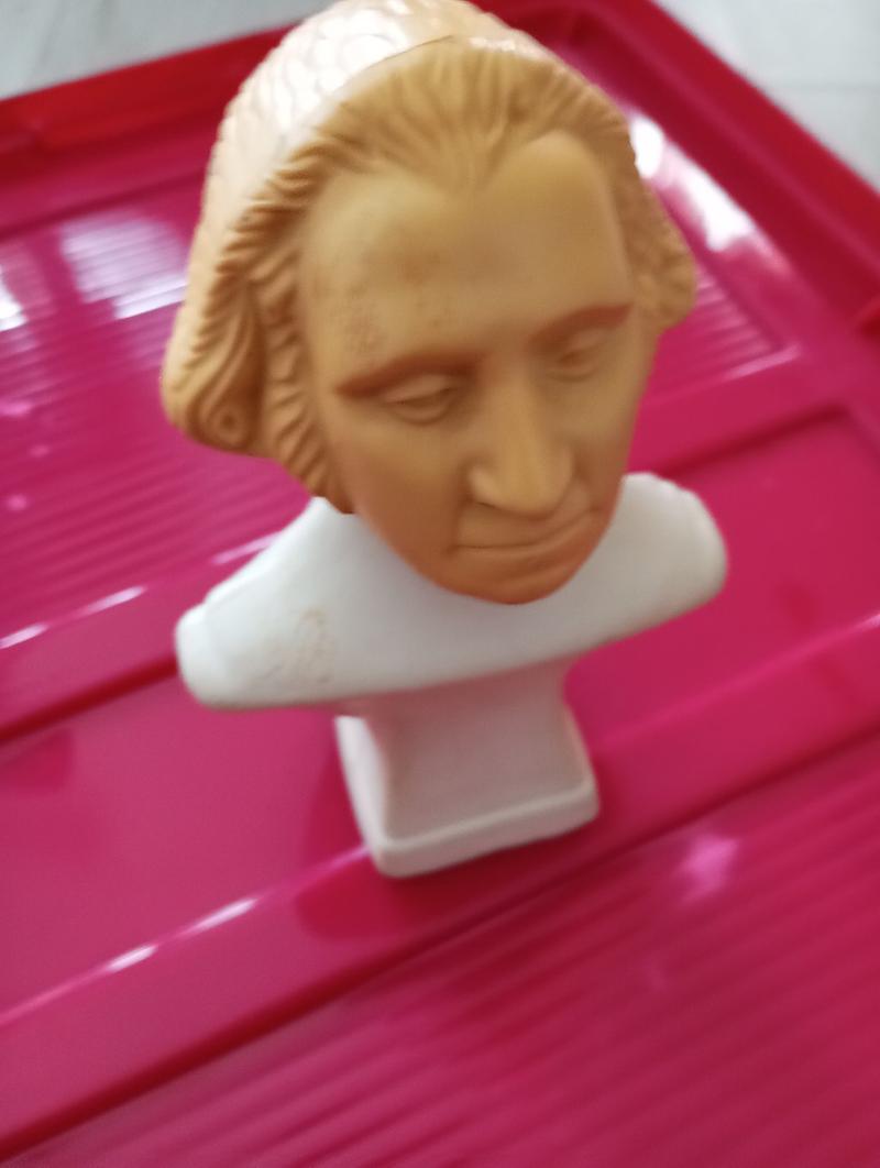 Avon After Shave Full Bottle - President George Washington Design - Tai Winds Scent - Collectors Item