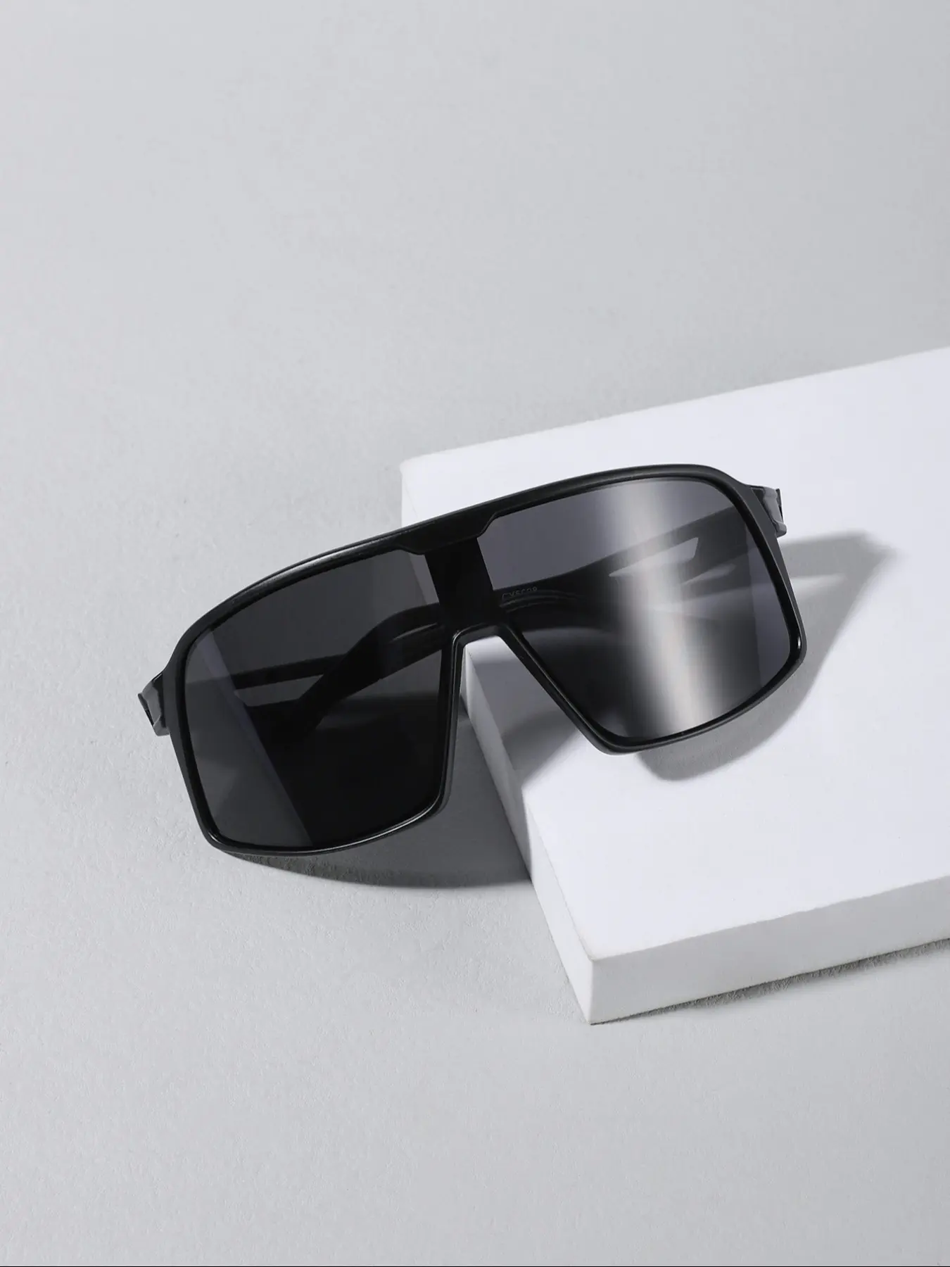 Vintage Oversized High Quality Rectangular Summer Sunglasses for Men, Trendy Styling Sunglasses, Fashion Casual Style, Perfect for Daily Wear and Outdoor Activities, Trendy Leisure Accessory