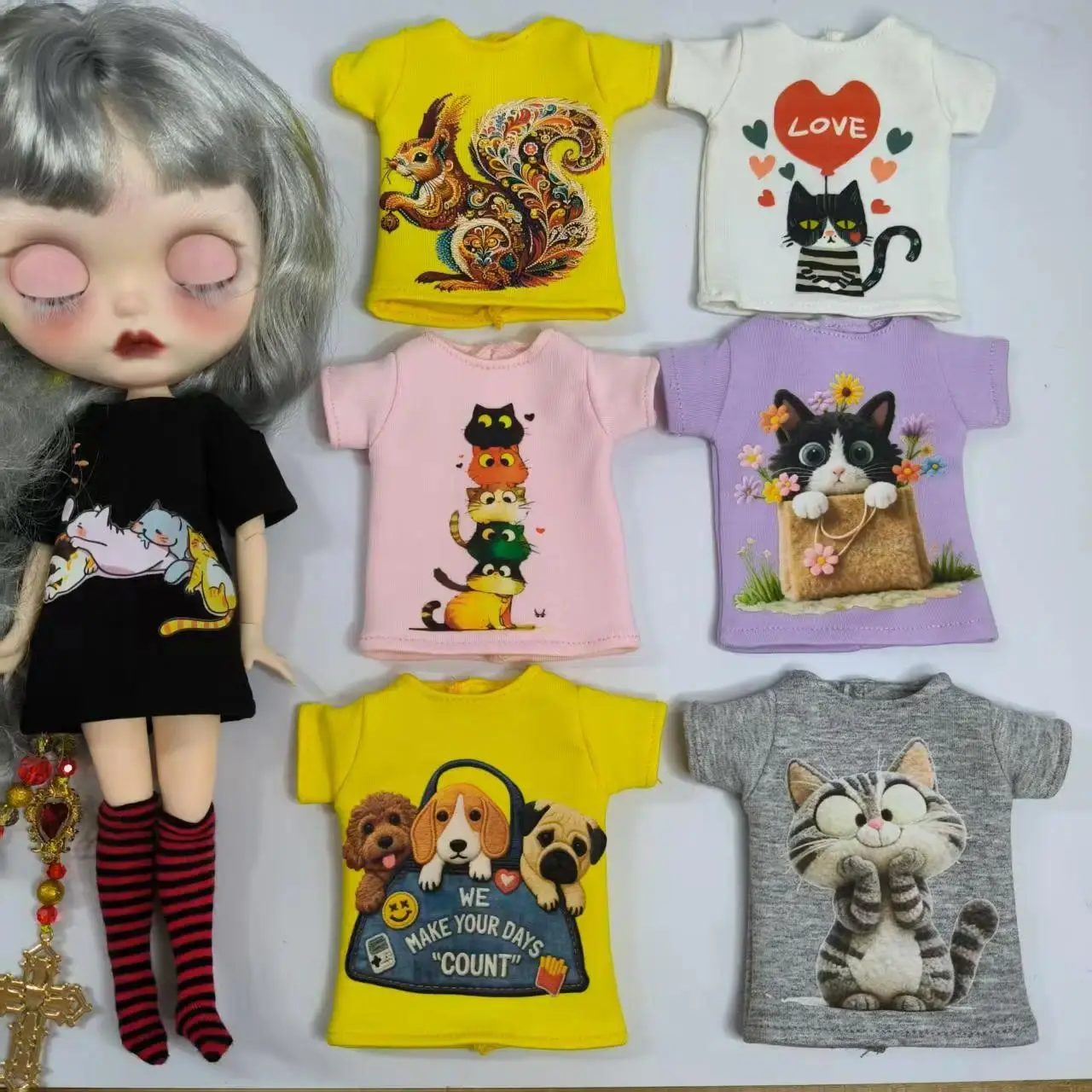 Handmade 30cm doll clothes ob24 1/6 dolls blyth clothes, cartoon print short T-shirt + striped socks, can be used for 1/6 doll