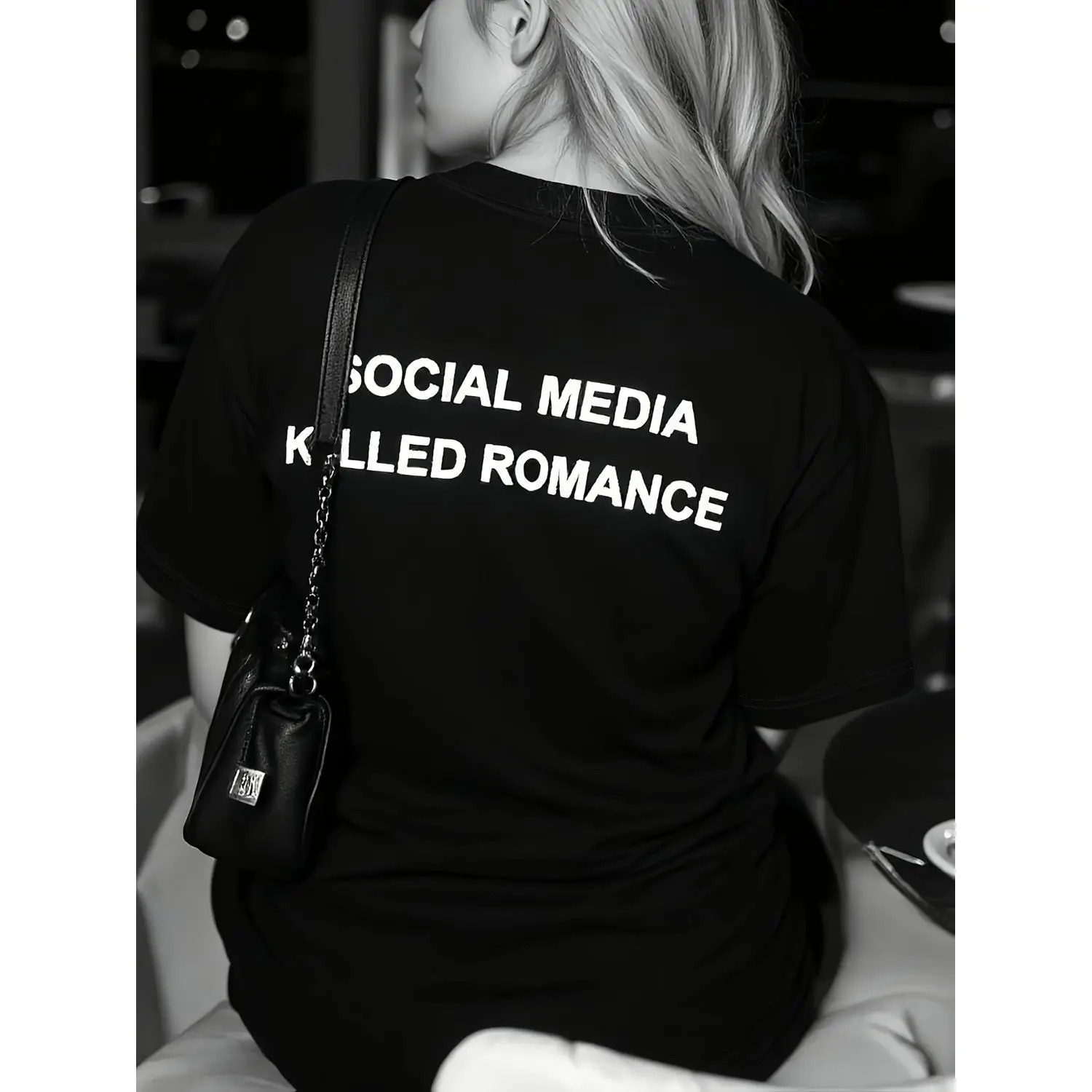 Social Media Killed Romance Slogan T-Shirt Lightweight Breathable Casual Round Neck Top Ideal for Women's Spring and Summer Wear