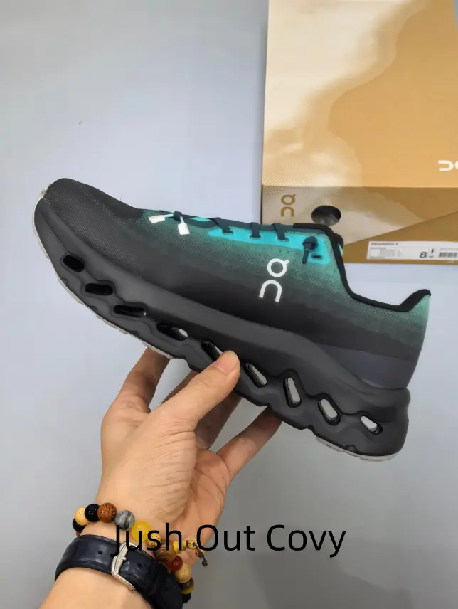 Sleek Black & Teal Gradient Running Shoes with Sculpted Hollow Sole & Breathable Knit Upper – Perfect for Gym, City Walks & Bold Streetwear Vibes