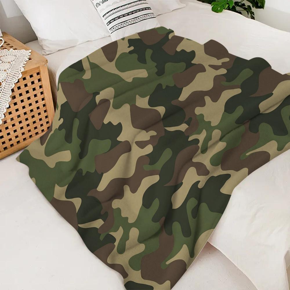 Classic Camouflage Throw Blanket - Military Green Camo Print Flannel Blanket, Cozy Soft Blanket for Hunting Outdoor Lovers