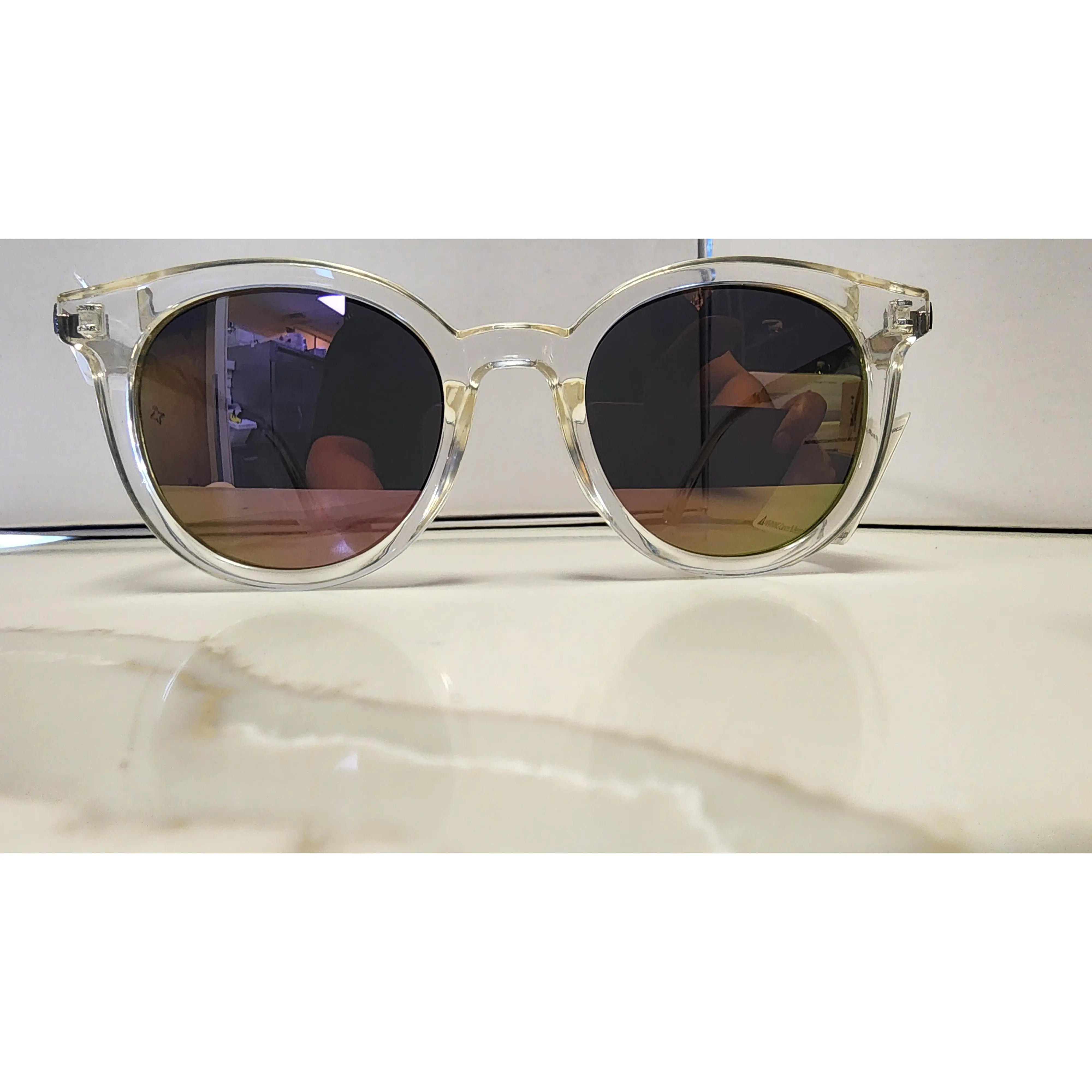 Clear Frame Sunglasses with Gradient Lenses for Stylish Protection Oscar de la Renta