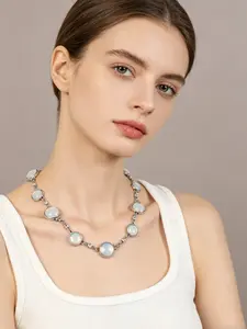 A silver toned gradient moonstone bead necklace, creating a gentle and dreamy texture, suitable for daily commuting, dating, or light social occasions, easily paired with gentle style outfits.