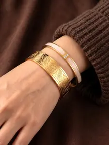 2pcs Sun Texture Retro Style Bracelet Set, Stainless Steel, Hypoallergenic, 18k Gold Plated, Perfect Gift for Holidays & Birthdays