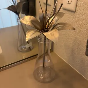 Metal Lily - Elegant Decorative Piece for Home Decor