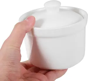 1 ceramic saucepan with lid, 4 inches (about 10.2 centimeters) soup bowl, suitable for steaming eggs, egg and milk desserts, and making soups. A multi-functional kitchenware for home cooking and entertainment.