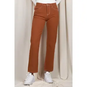 Straight Leg Jeans with Contrast White Top Stitch
