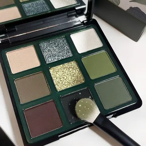 9 Color Glitter Eyeshadow Palette, Matte Pigmented Palette, 1 Count Black & Green Tone Eye Shadows Palette, Eye Makeup Products, Long Lasting Shimmering Eye Shadow for Vintage Styles, Christmas Gift