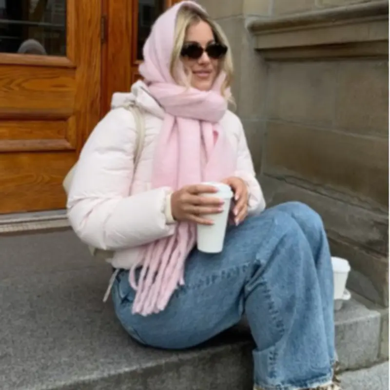 Women's Casual Fashion Winter Scarf 20x200cm Sweet Style Outdoor Hijab, Pair with Winter Coats and Down Jackets New Puffy Scarf, Fluffy Soft Scarf, Casual Fashionable Scarf