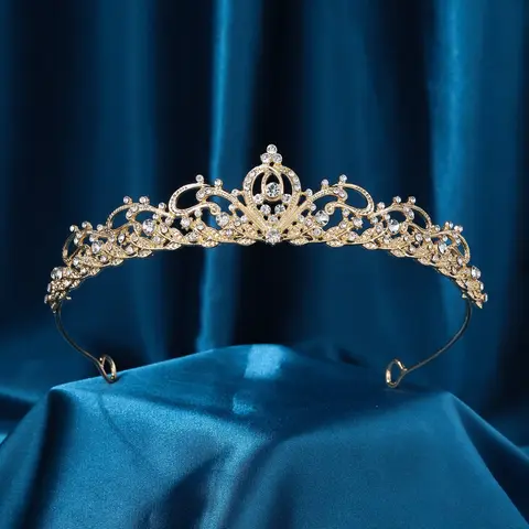 Women's Crown Headpiece, Crystal Crown for Birthday or Wedding, Bride Hairband, Rhinestone Crown for Sweet Sixteen Party, Elegant Crown Design