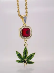 LUXURY CANNABIS LEAF PENDANT NECKLACE