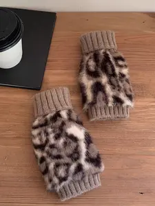 Women's Leopard Print Half-Finger Gloves Fitted Fit, Soft Knitted Mitts Leopard Pattern for Cold Weather, Stylish & Warm Winter Accessories