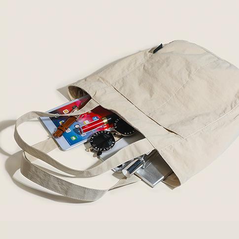 Minimalist Large-Capacity Canvas Tote Bag Versatile Shoulder Handbag for Commuting and Students Waterproof Nylon Casual Women's Bag