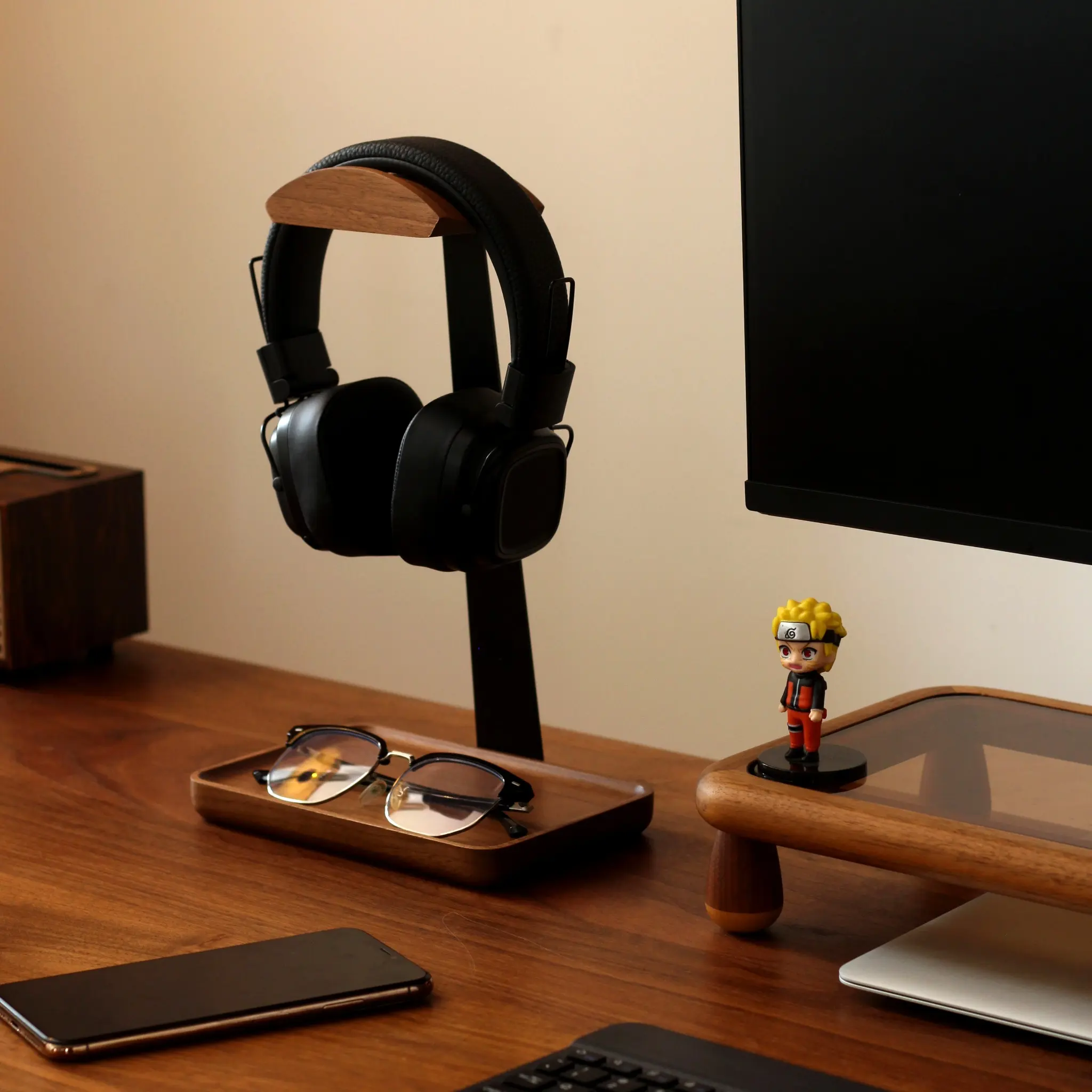 Premium Walnut Wood Headphone Stand with Organizer Base Aesthetic Desk Setup & Gaming Accessories for Enhanced Workspace Organization Gifts for boyfriend , Gaming Headsets, Solid Wood, Solid Wood Desk