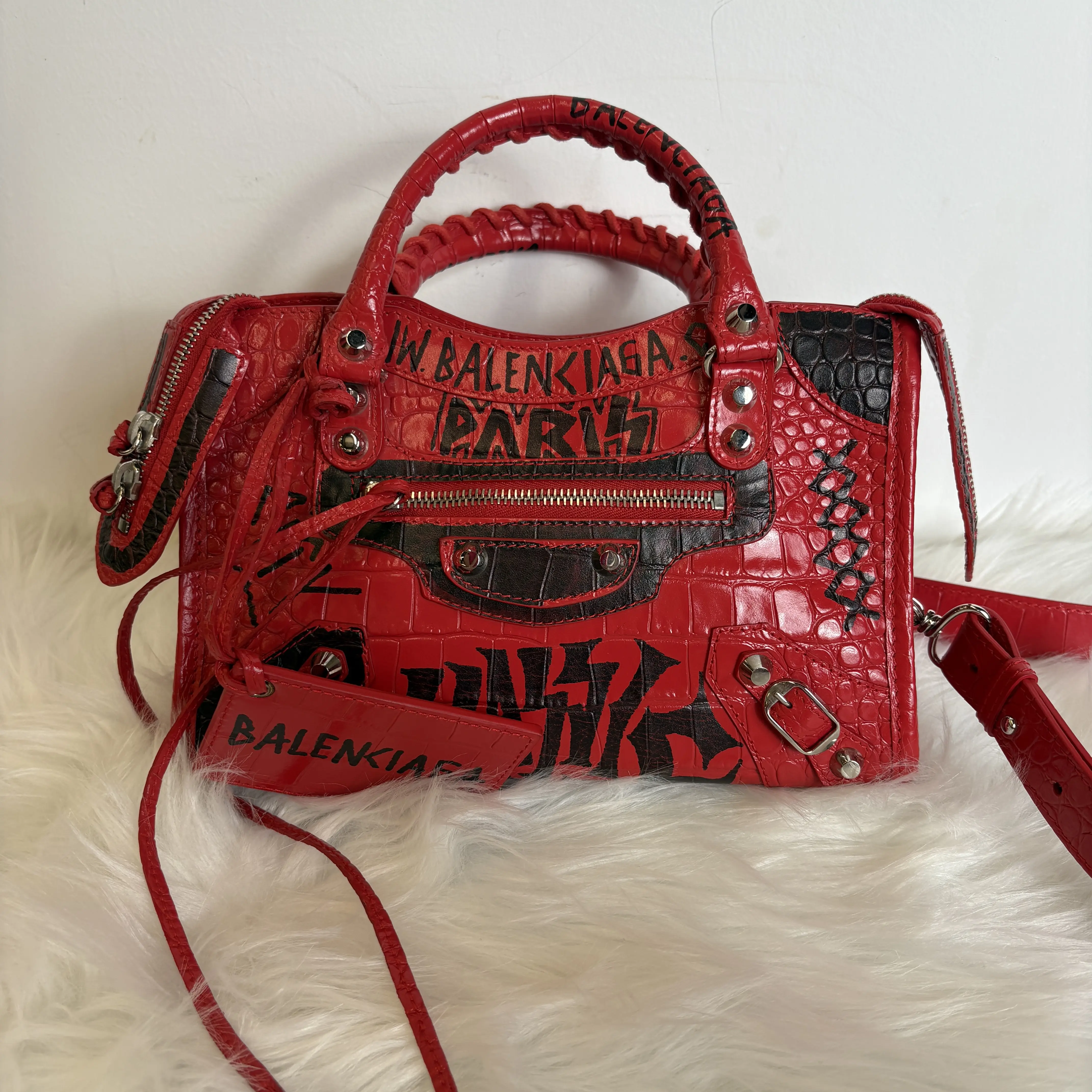 Pre-owned Calfskin Crossbody Bags Balenciaga City Graffiti Rock Red Crossbody
