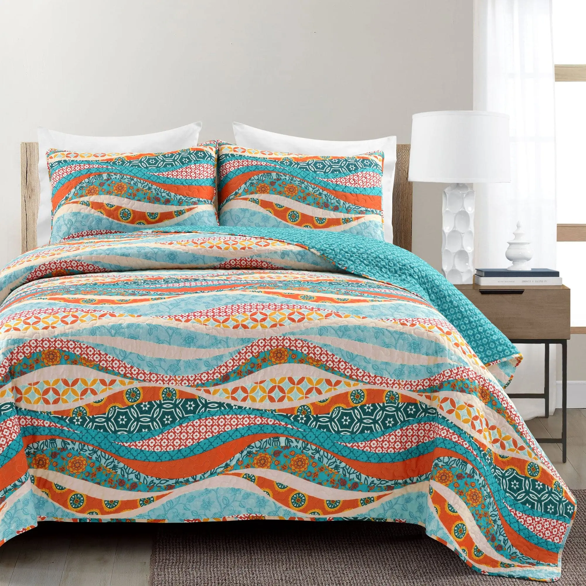 Lush Decor Hailey Watercolor Wave Reversible Cotton Quilt Bedspread Set - 3-Piece, Full/Queen/King Sizes, 100% Cotton, Machine Washable, Decorative Breathable Reversible Bedding Set, Modern Maximalist Boho Home Decor