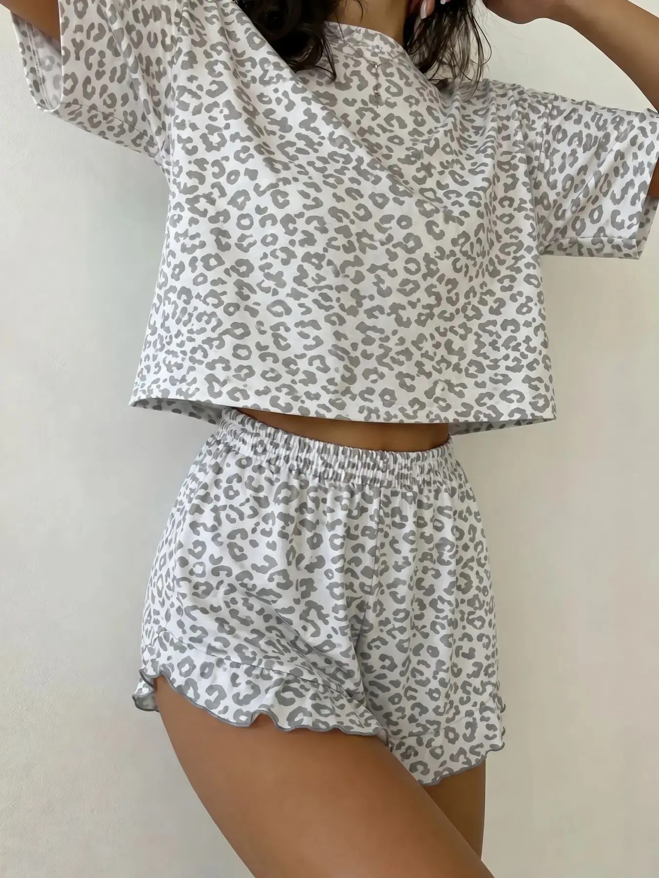 Women's Leopard Print Pajama Set, Soft Breathable Lightweight Fabric Short-Sleeve Top with Shorts, Loose Fit Casual 2-Piece Loungewear, Comfortable PJs for Hot Sleepers, Summer Sleepwear