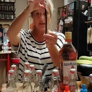 Slofoodgroup Madagascar Vanilla Beans Grade B for Extract Making Sweet Aromatic Dark Brown Pods 4.75-5.5 Inches Long Seasoning Spice Flavor