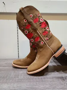 White Dimond ¨Bota Rodeo Bordada¨ Red Flower