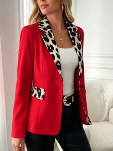 A fashionable women's red leopard print lapel patchwork fitted chic elegant suit jacket, with a contrasting leopard print lapel design that is eye-catching and suitable for commuting to work, shopping, and outdoor wear