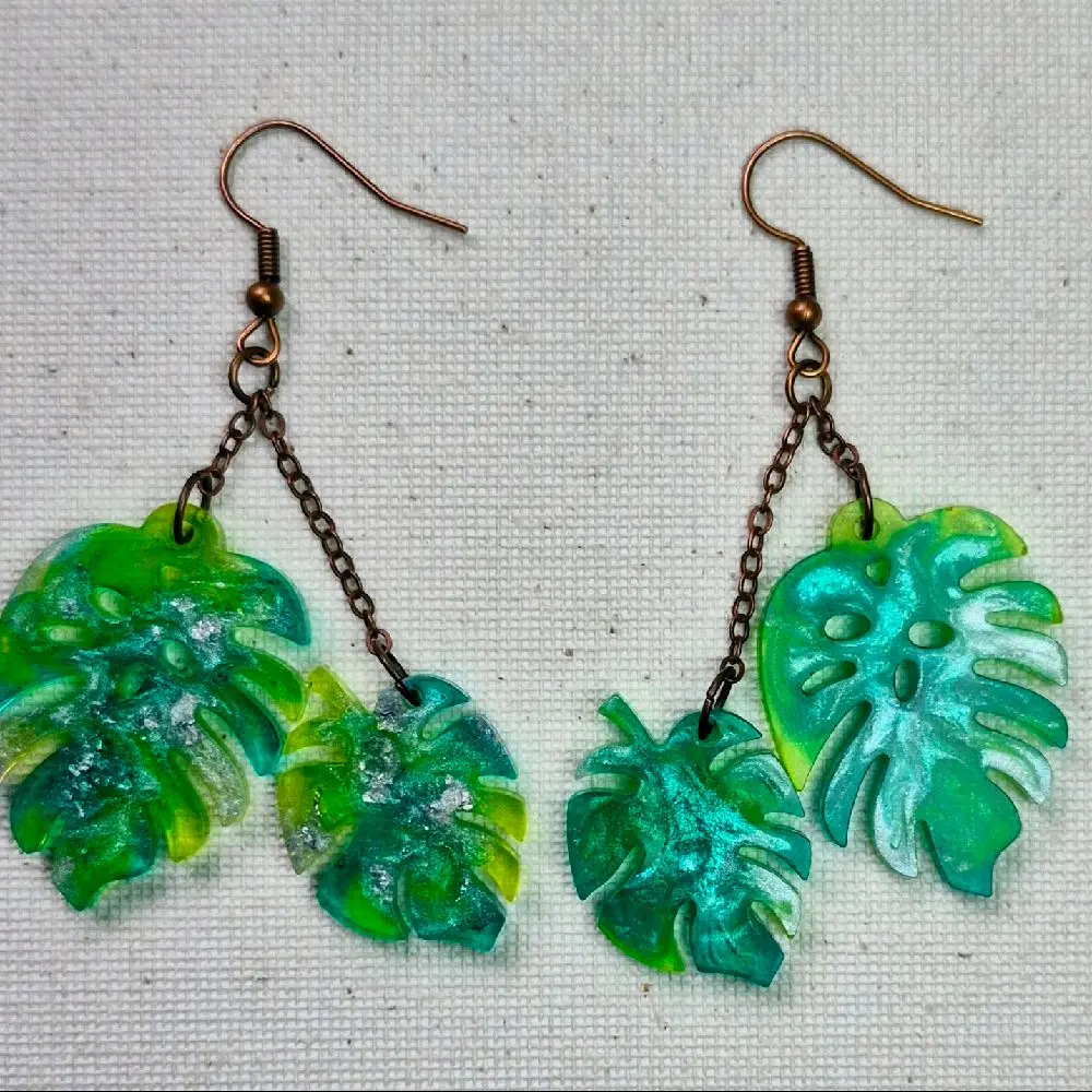 Handmade Translucent Monstera Leaf Drop Earrings - Nature-Inspired Jewelry for Disc Golf Enthusiasts