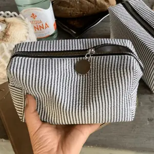 Soft Bubble Fabric Makeup Bag, Large Capacity Travel Organizer, Embroidered Striped Design, Portable Bathroom Toiletry Pouch, Must-Have Vacation Item