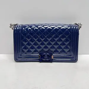 Pre-owned CHANEL Patent Shoulder Bags Le Boy Medium Quilted Flap Blue