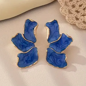 These radiant, stylish, and delicate petal-shaped earrings are perfect as Valentine's Day, anniversary gifts, or party jewelry, and are suitable for teenagers.