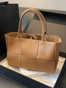 Fashionable woven women's shoulder bag, simple large capacity trendy women's bag, handbag, High capacity handbag, personalized and stylish women's bag, suitable for commuting, shopping, dating, parties and other occasions.