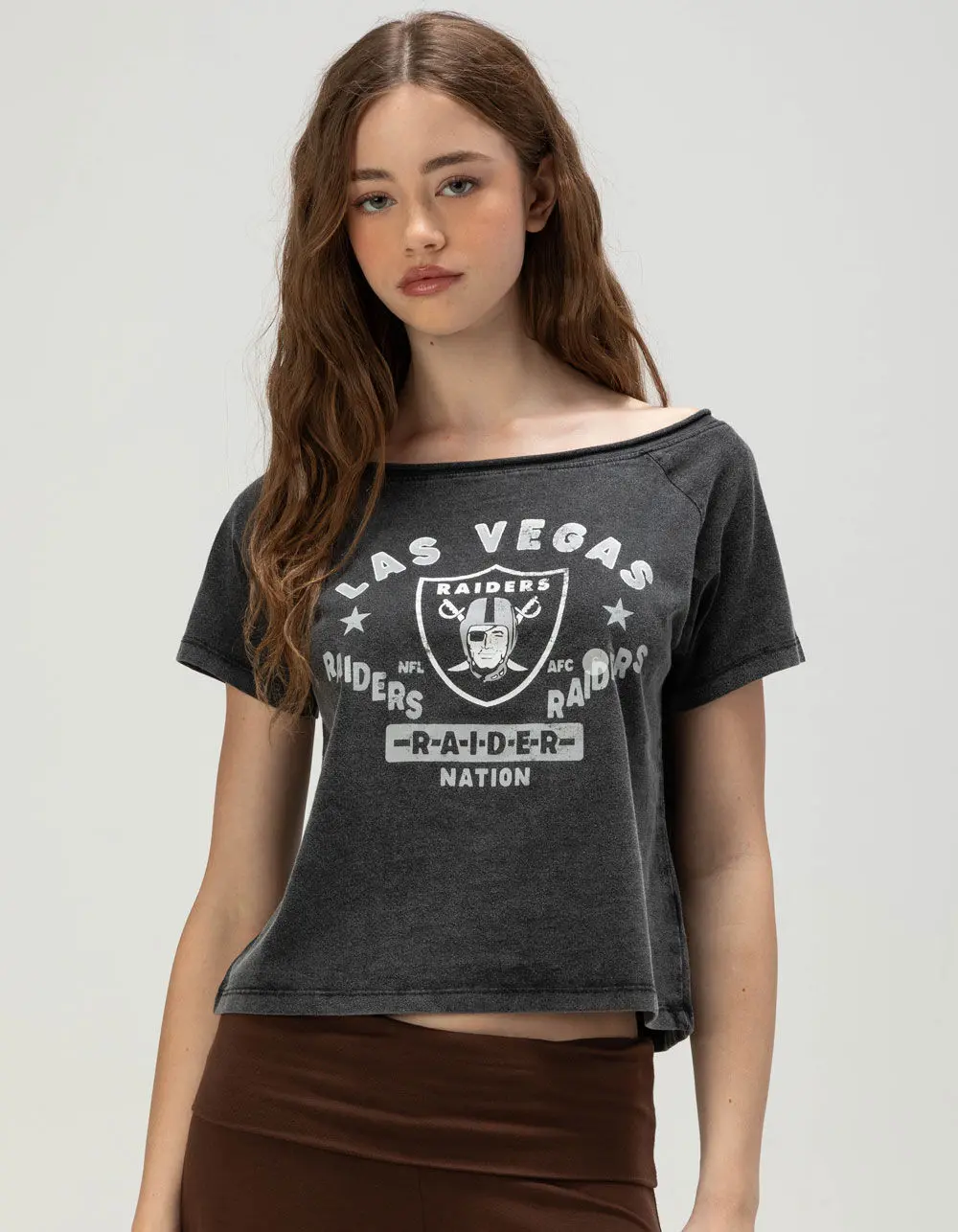 THE WILD COLLECTIVE Las Vegas Raiders Womens Off The Shoulder Tee