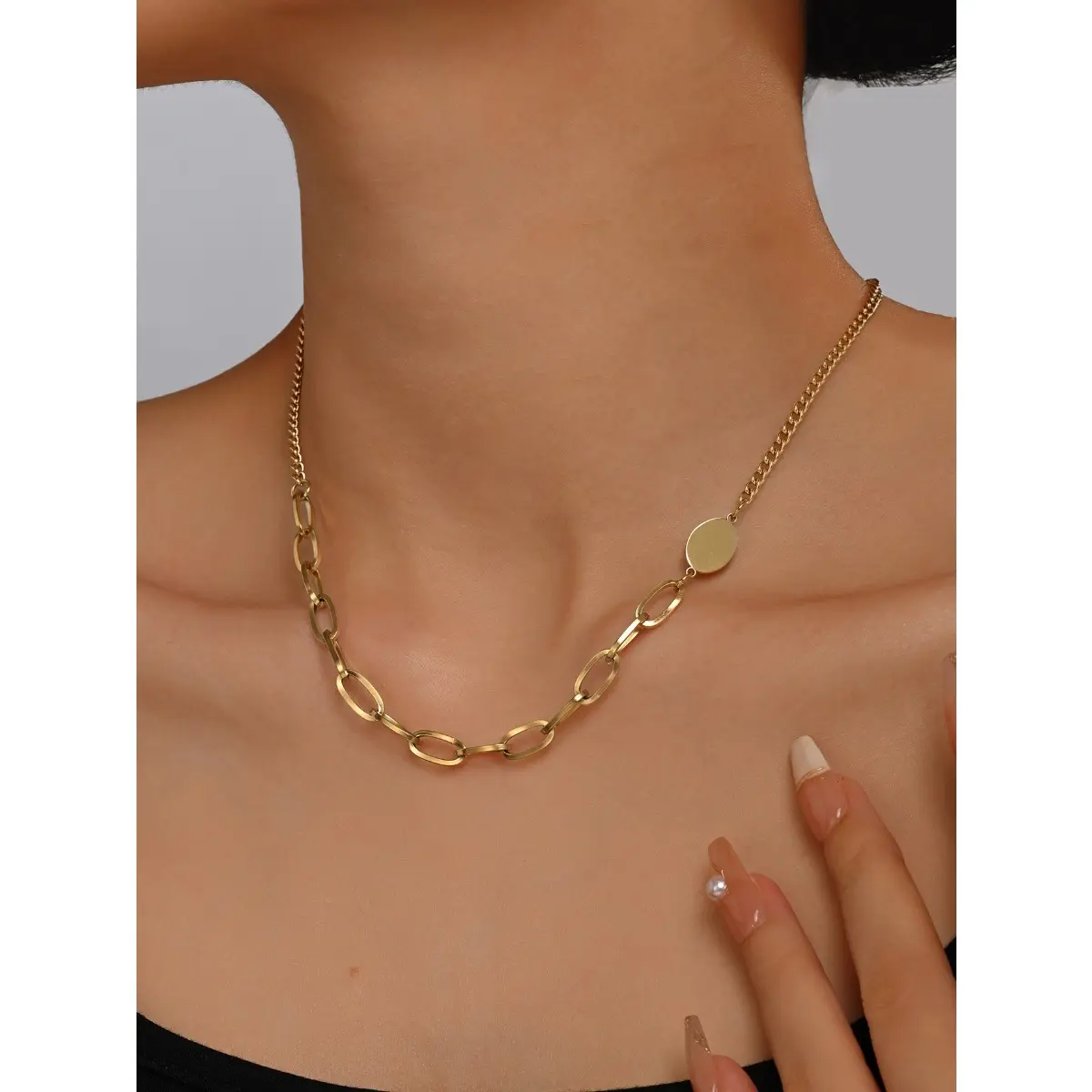 Dainty Gold Asymmetrical Stainless Steel Necklace - Oval Hang Tag, Chain Link Design, Wear-Resistant, Color-Retaining Minimalist Daily Wear Chain Jewelry Necklace for Parties, Daily Wear Necklace, Minimalist Necklace