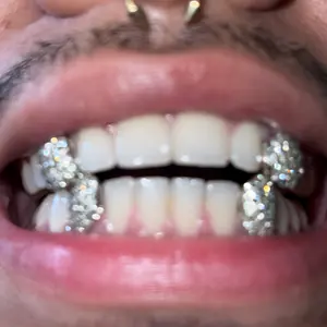 4pcs Hip Hop Grillz Copper Plated with Sparkling Synthetic Zirconia Stones Unisex Party Music Festival Jewelry Trendy Rap Artist Gift for Halloween Father's Day Carnival Hiphop Accessories Classic Durable Mouthpiece Oral Ceramic Braces Teeth Brace