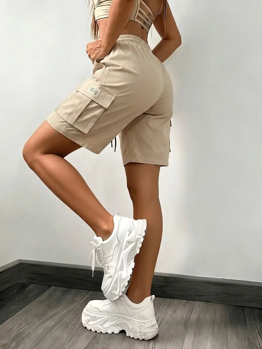 Women’s summer cargo shorts featuring an elastic waistband, side pockets, and a drawstring design; durable and wear-resistant, with a multi-pocket layout, breathable and skin-friendly, suitable for outdoor activities and everyday wear.