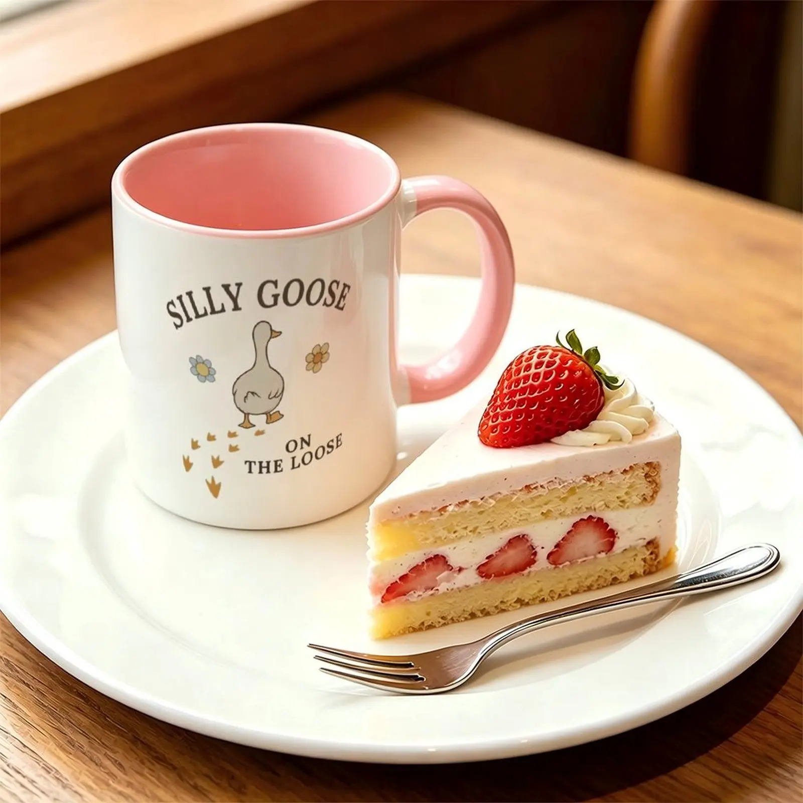 Ceramic Silly Goose Illustration Mug with "Silly Goose on the Loose" Funny Quote - Whimsical Novelty Satirical Cup, Cute Kitchen Drinkware, Perfect Whimsical Gift for Friends' Birthdays, Holidays