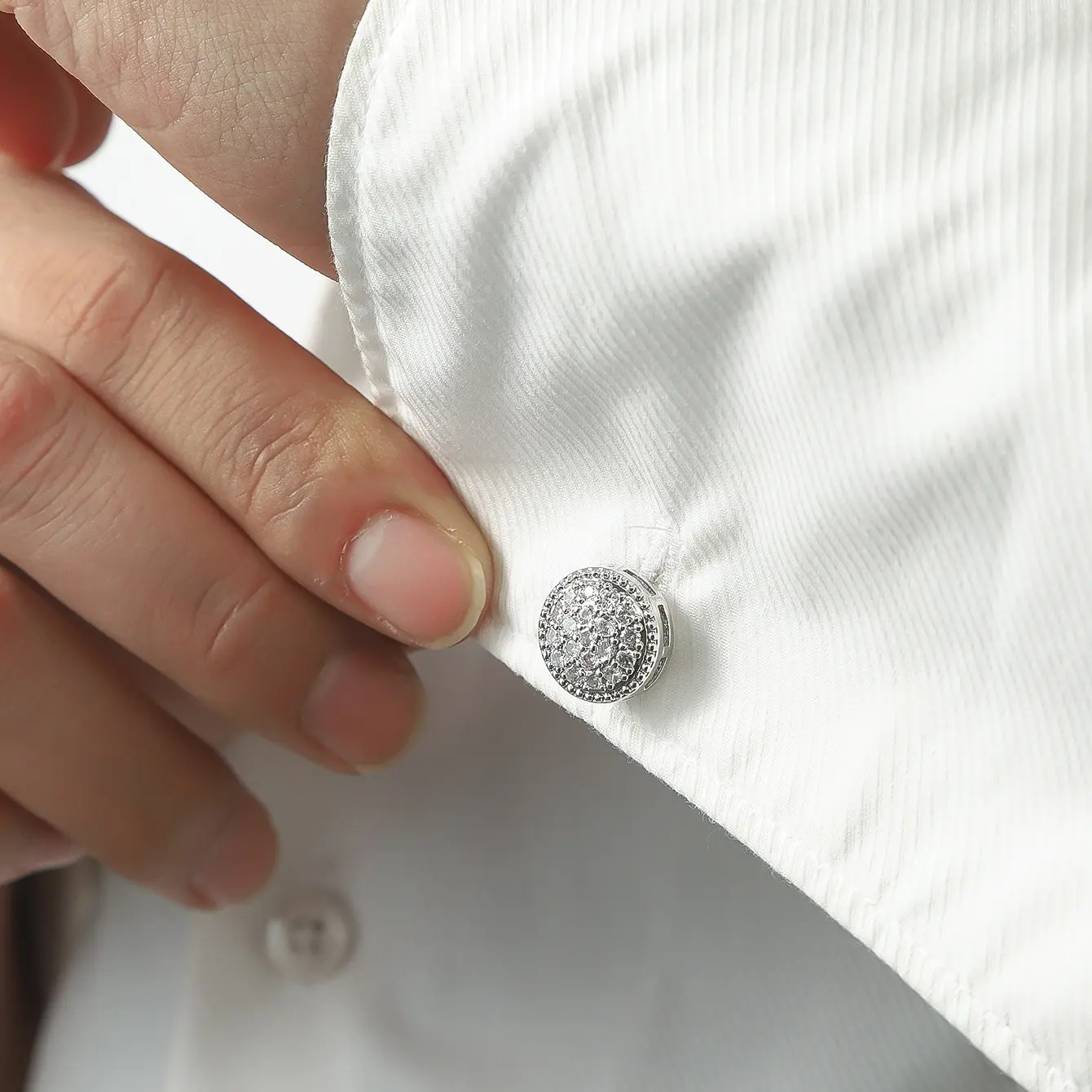 Luxurious classic round zircon cufflinks, fully inlaid with synthetic diamonds, for women