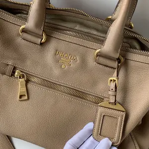 Pre-owned PRADA Beige Leather Handbag, Gold Logo, Authentic Convertible Crossbody Bag/FY03121042