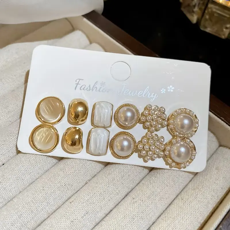 6 Pairs of Imitation Pearl Geometric Round Earrings, French Court Style Earrings, Luxurious And High-End Ear Additions, Suitable for Daily Wear, Parties And Dates. They Are The Best Choice for Gifting As a Holiday Present - The Perfect Gift for Wome, Jewe