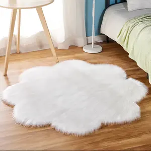 Christmas Home Decor Rug, Plum Shape Faux Fur Modern Living Room Bedroom Carpet, Suitable for Living Room, Bedroom, Coffee Table, Nordic Style, Shaggy Area Rug