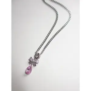 THE PINK BOW CHAIN