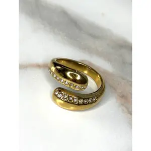 Rhinestone twist ring one size