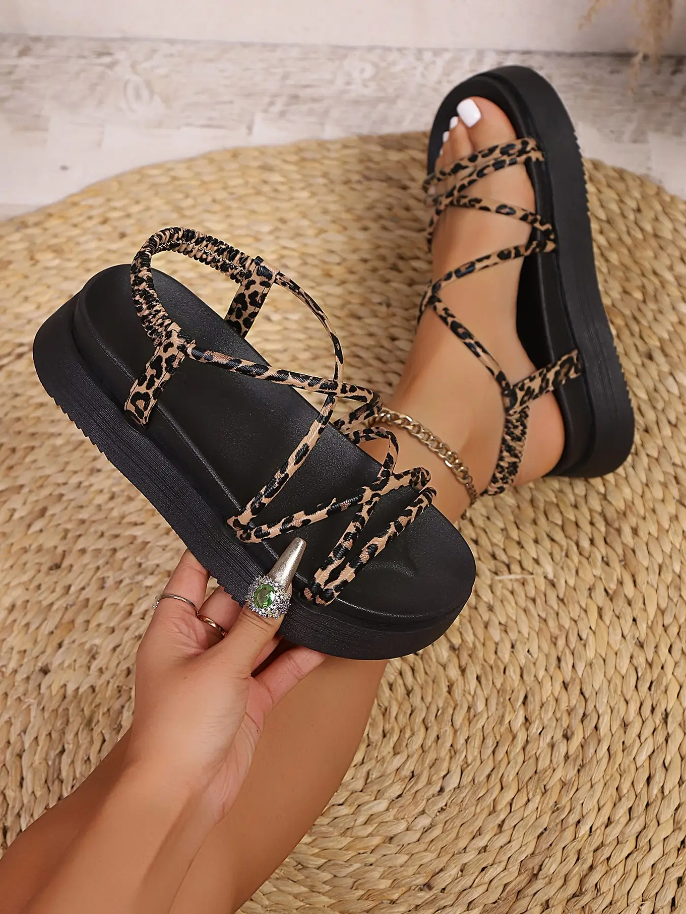New Summer Fashion Casual Retro Thick Sole Women's Leopard Cross Strap Sandals, Stylish Casual Sandals, Size 36-42, Slip-On Beach Shoes, Versatile and Comfortable Footwear, Crossed Strap Slides