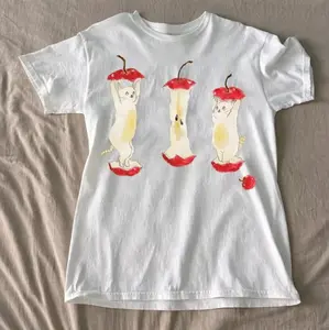 Adult and Youth Meomeo Apple Cat T-Shirt, Unisex Fit, 90s Graphic Tee, Streetwear Style, Gift for Women, Men