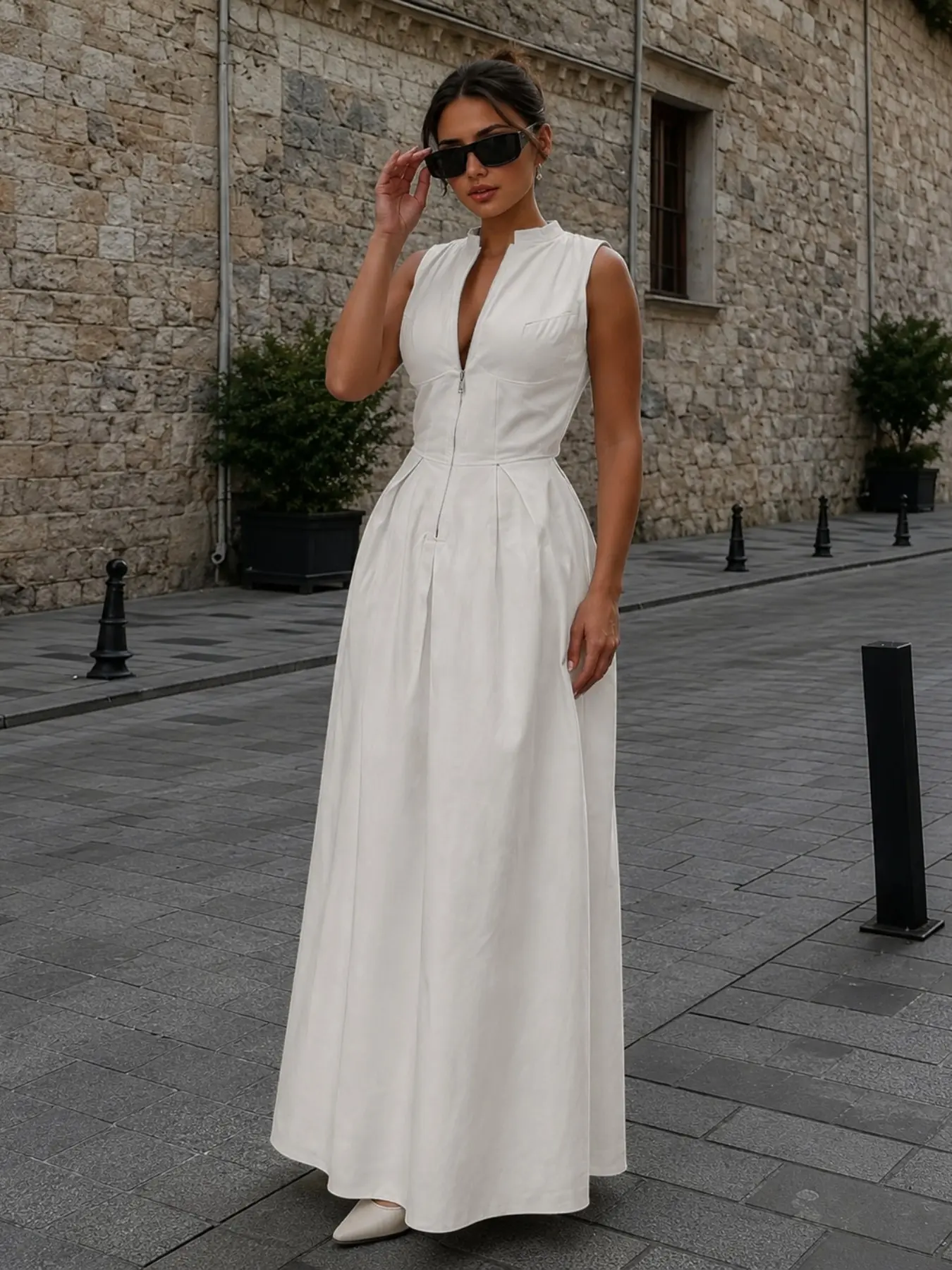 Women's Spring & Summer New Fashion Aesthetic Chic Sleeveless Dress – Small Stand Collar French-Style Maxi Dress, Deep V-Neck, Zipper Waist, Slimming, Elegance, Retro Minimalist Summer Outfit, Perfect for Formal Work, Parties, Dates, Everyday Wear