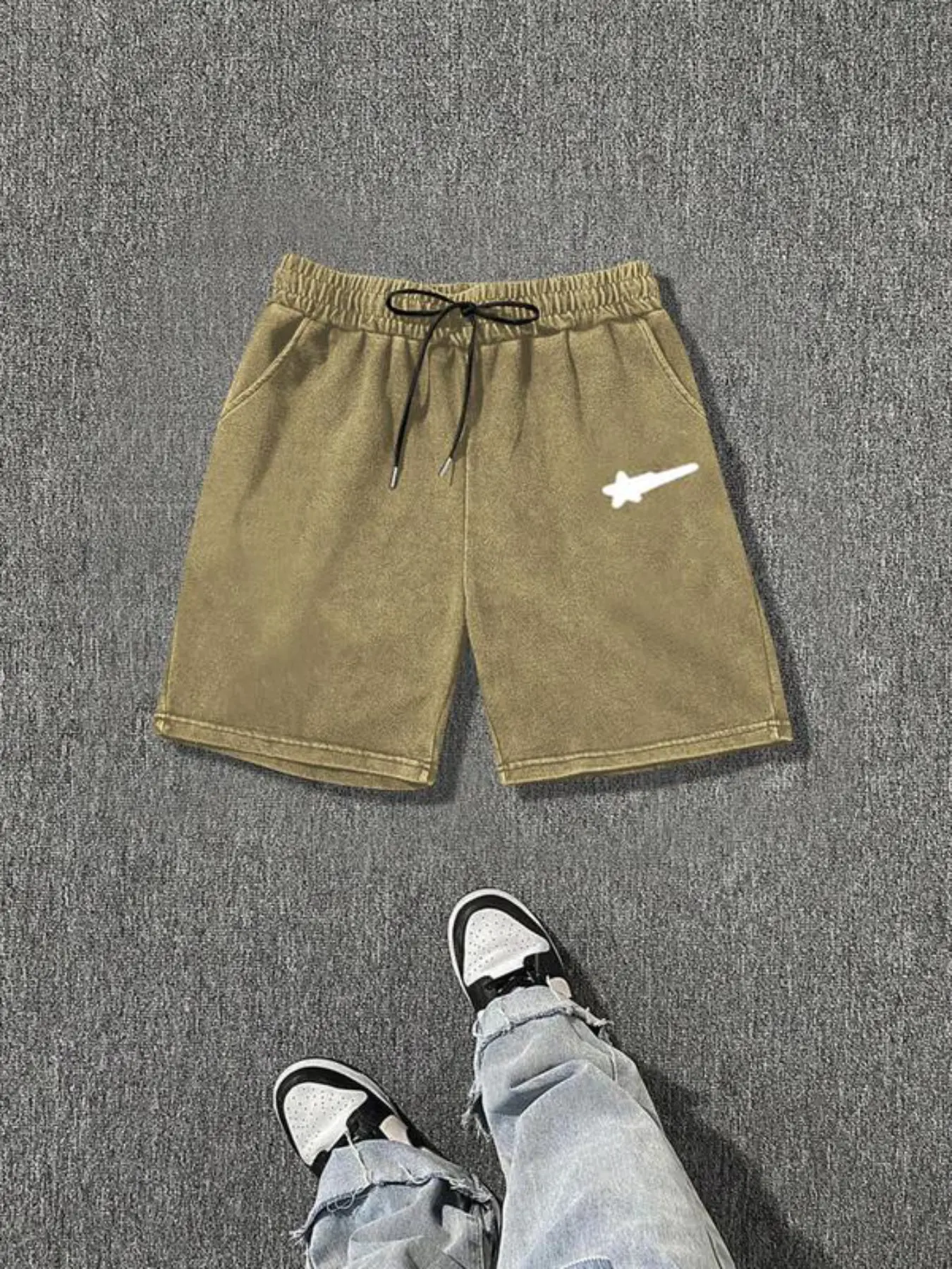 Men's vintage washed drawstring casual street shorts, featuring a star print, suitable for all seasons, with a loose and comfortable fit, made from comfortable cotton fabric.