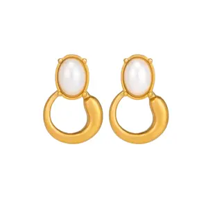 Cordelia Earrings (Pearl)