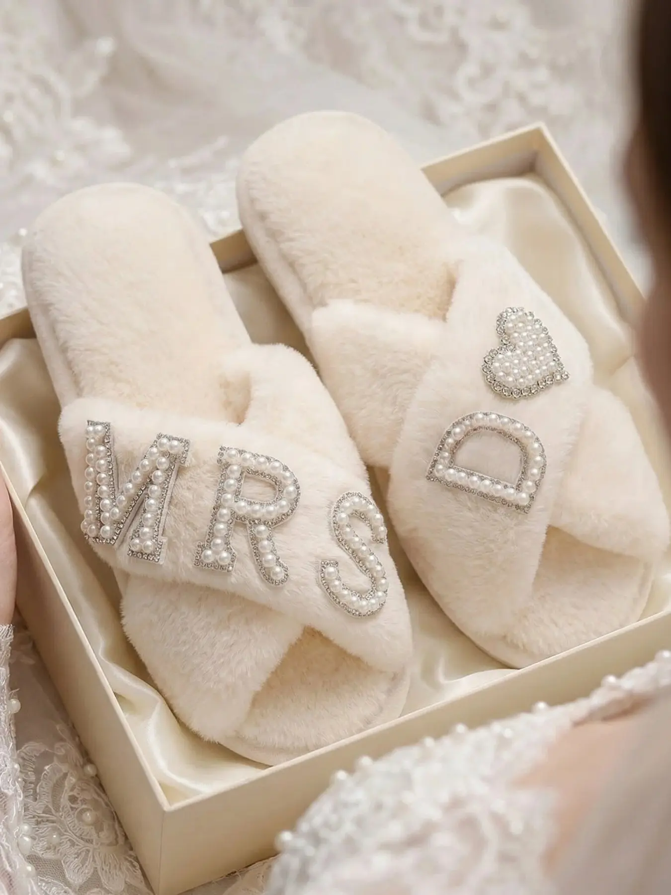 X-Strap Plush Slippers with Pearl Rhinestones Heart Design, Customizable Letter D, Casual Indoor Shoes for Women, Perfect Gift