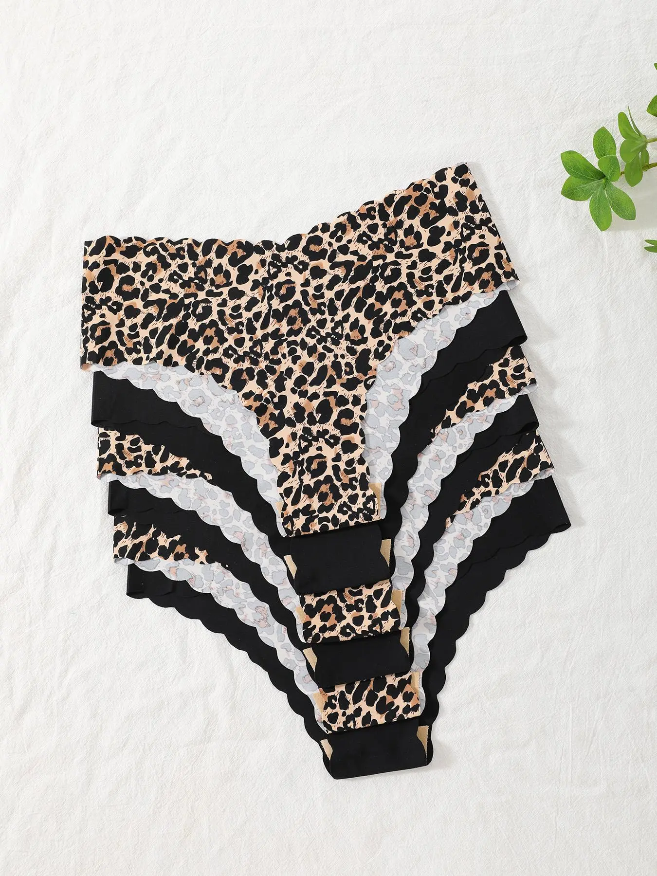 Women's Leopard Print Scallop Trim Knicker Soft Comfy Breathable Panty for Daily Wear, Casual Comfy Panty, Underwear for All Seasons, Multicolor, Womenswear, Knitted Stretch Underwear, Breathable Fit Panties, Breathable Knickers